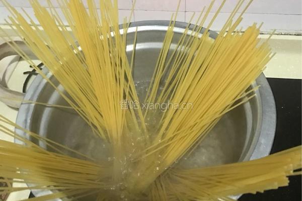 牛肉鸡蛋番茄酱意大利面的做法图解8