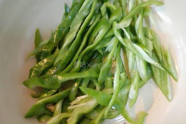尖椒爆肚丝的做法图解1