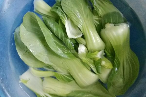 牛肉鲜蘑蔬菜面的做法图解1