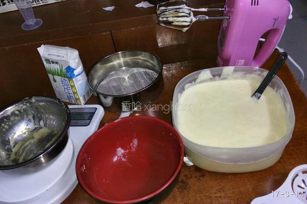 八寸戚风蛋糕的做法图解1