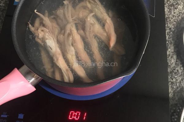 香辣鸭舌的做法图解2