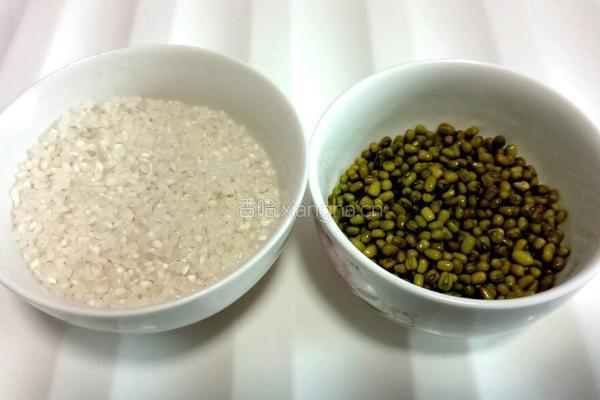 大米绿豆粥的做法图解1