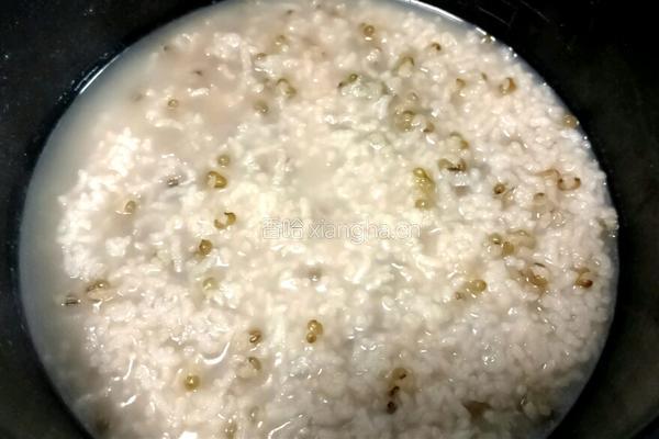 大米绿豆粥的做法图解5