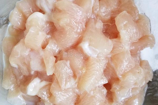 鲍菇鸡肉丁的做法图解3