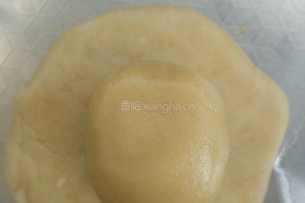 千层油酥豆沙卷的做法图解3