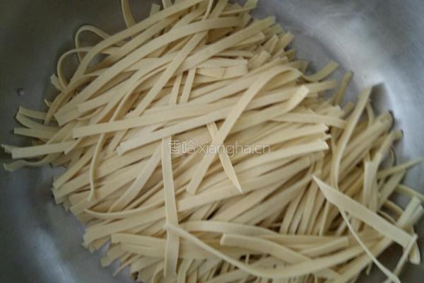红油豆腐丝的做法图解1