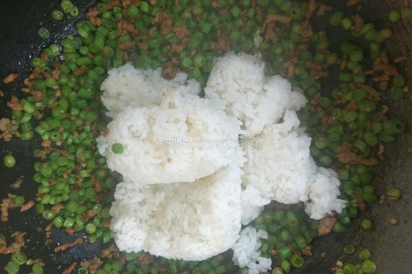 豆角肉末炒饭的做法图解7