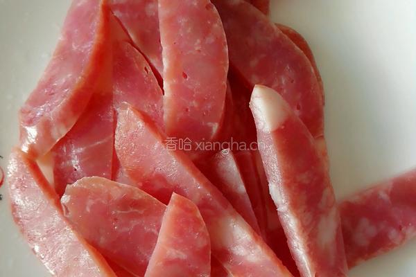 芹菜炒腊肠的做法图解2