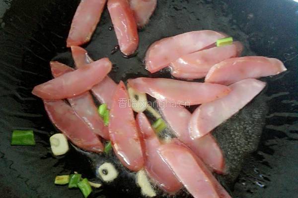 芹菜炒腊肠的做法图解4