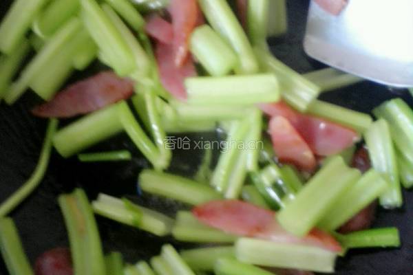 芹菜炒腊肠的做法图解5