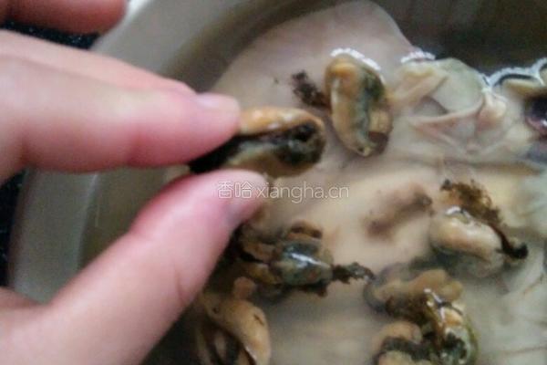 淡菜墨鱼排骨汤的做法图解1