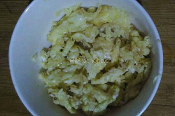 鸡蛋芹菜炒豆干的做法图解3
