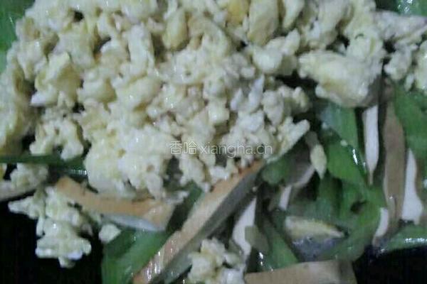 鸡蛋芹菜炒豆干的做法图解7