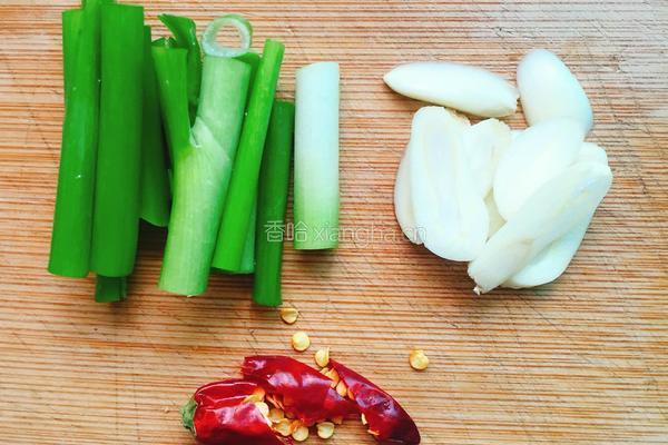 蒜薹炒肉丝的做法图解2