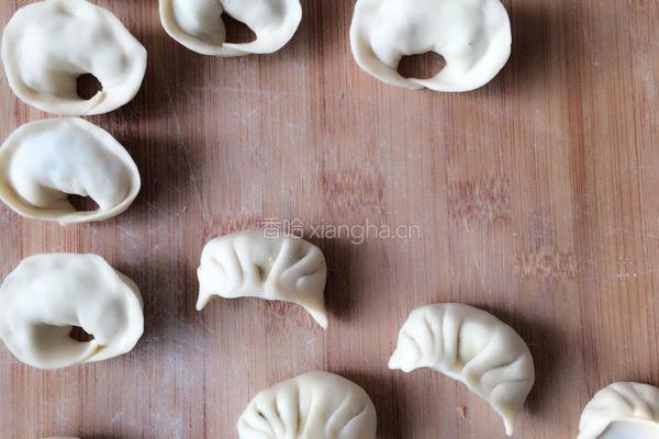 韭菜鸡蛋虾皮饺子的做法图解7