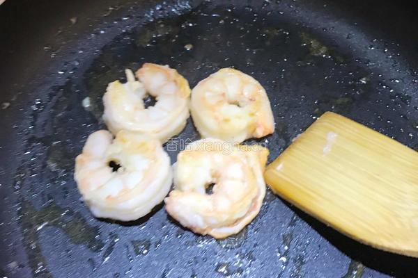 饺子皮鲜虾披萨的做法图解4