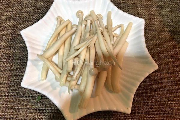 白玉菇炒菠菜的做法图解1