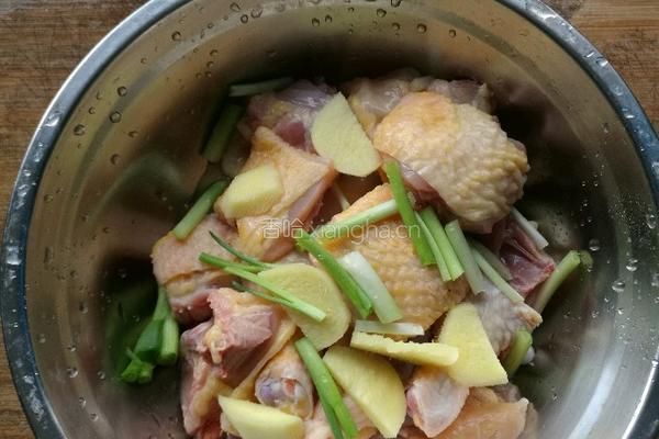 白果炒鸡块的做法图解1