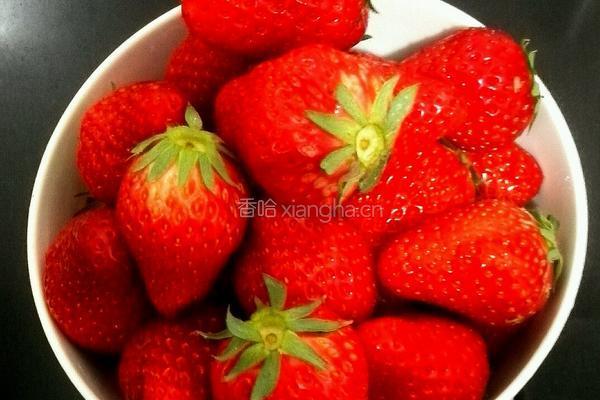 草莓酱的做法图解1