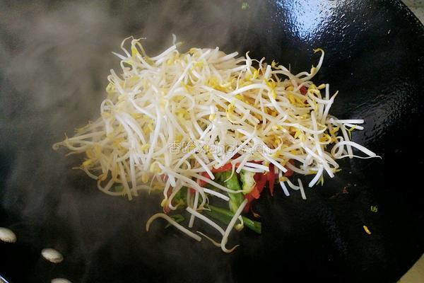 炒糖醋绿豆芽的做法图解4