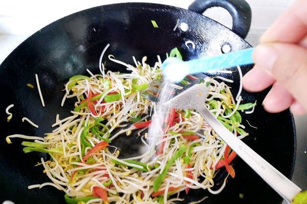 炒糖醋绿豆芽的做法图解5