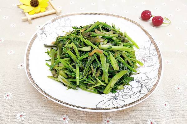 野芹腊肉小炒的做法图解8