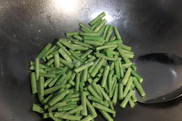干煸豆角的做法图解2