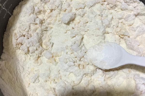 奶香无铝油条的做法图解1
