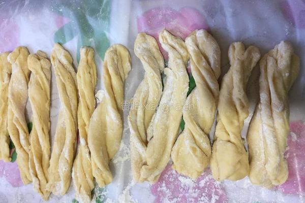 奶香无铝油条的做法图解4