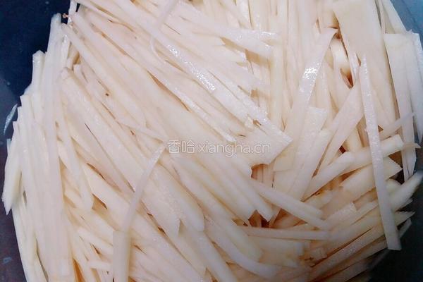 清炒土豆胡萝卜丝的做法图解1