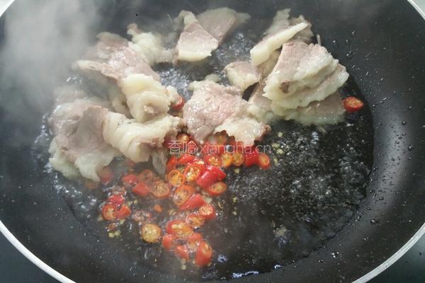 五花肉炒胡萝卜的做法图解5