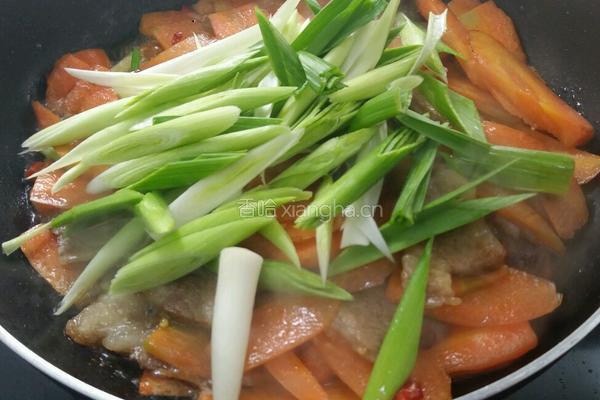 五花肉炒胡萝卜的做法图解10