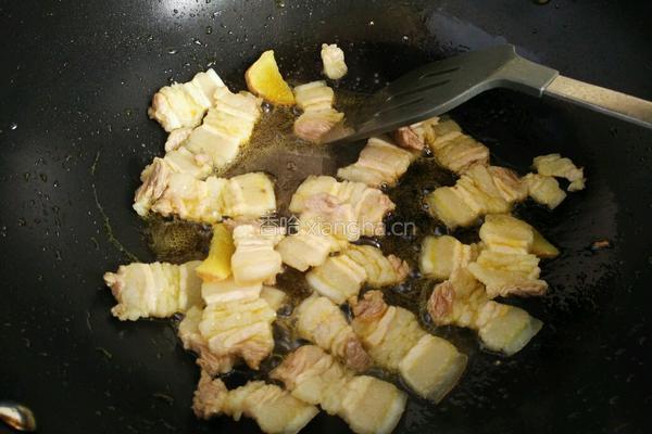 五花肉香干炒青蒜的做法图解3