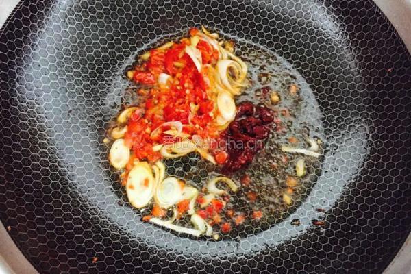 鱼香茄子的做法图解1