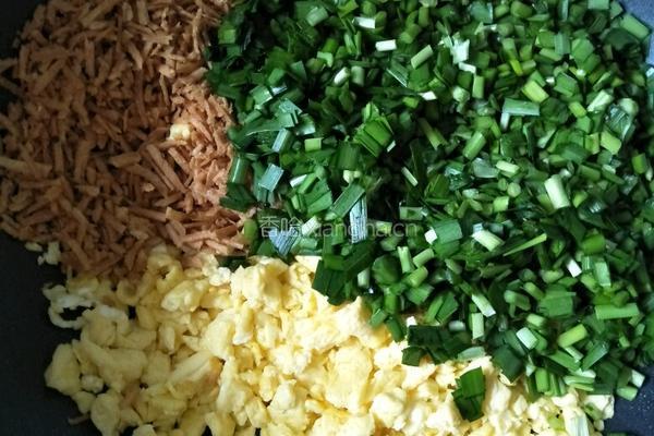 菠菜面韭菜盒子的做法图解9