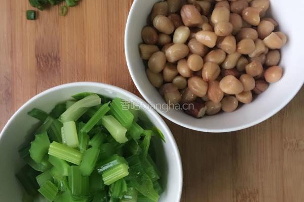 五香芹菜花生米的做法图解2