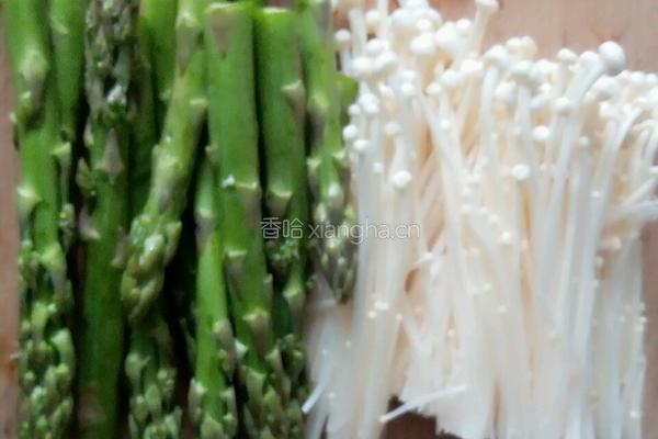 肉末蒸芦笋的做法图解1