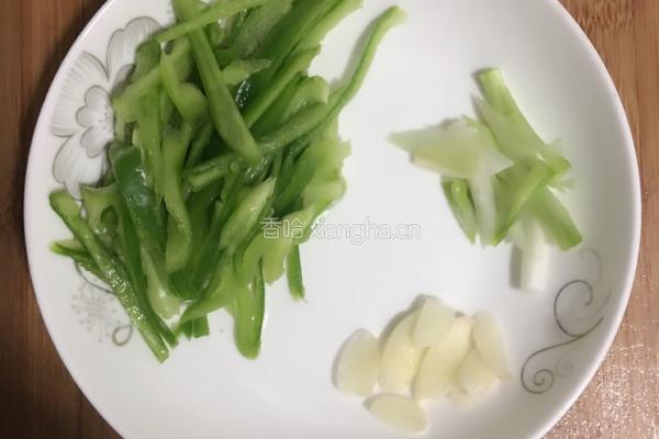 青椒炒茄子的做法图解2