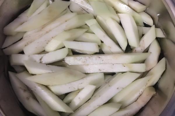 青椒炒茄子的做法图解3