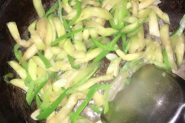 青椒炒茄子的做法图解5