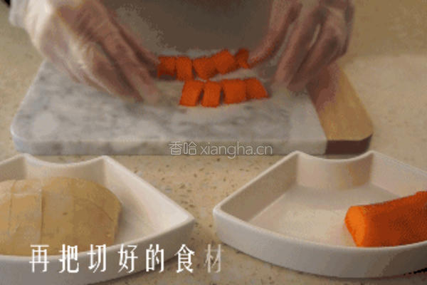胡萝卜莲藕排骨花胶汤的做法图解1