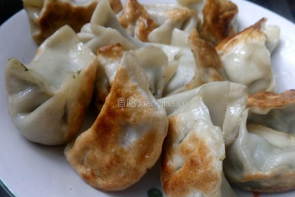 酸菜馅水煎饺的做法图解4
