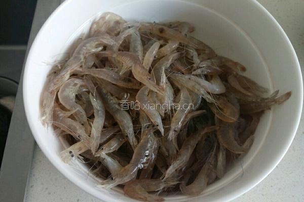油爆小白虾的做法图解2