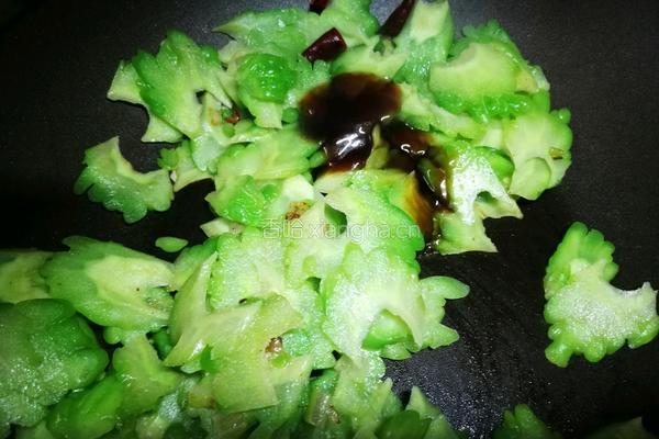 「Cathy边吃边营养」清炒苦瓜片 零苦味版的做法图解9