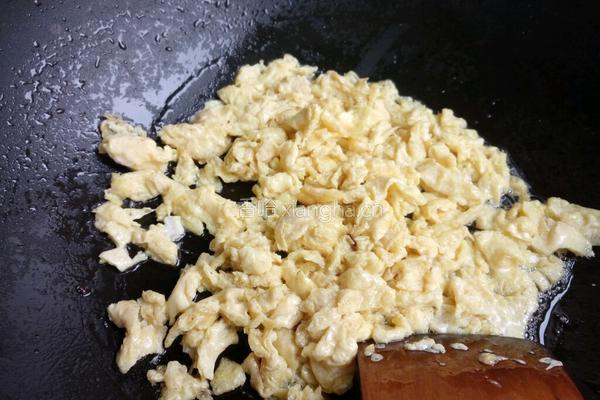 豆皮菠菜卷蘸酱的做法图解3