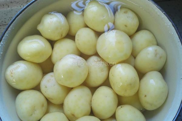家常菜炒土豆的做法图解1