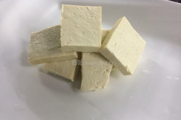 香椿煎豆腐的做法图解1