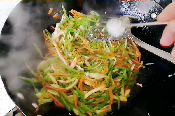 三色小炒的做法图解5