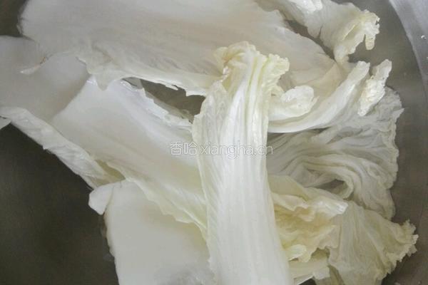 白菜肉卷的做法图解1