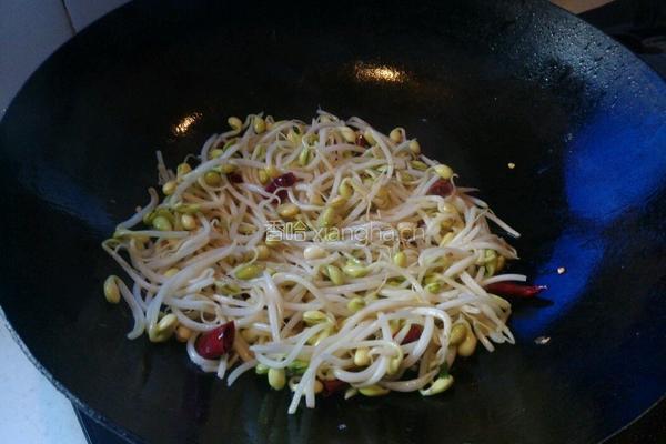 炝炒黄豆芽的做法图解4
